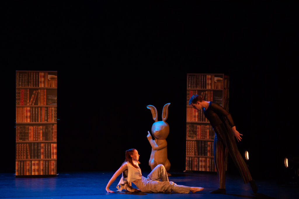 Danse - Fables de la Fontaine - spectacle jeune public - le loup et l'agneau -