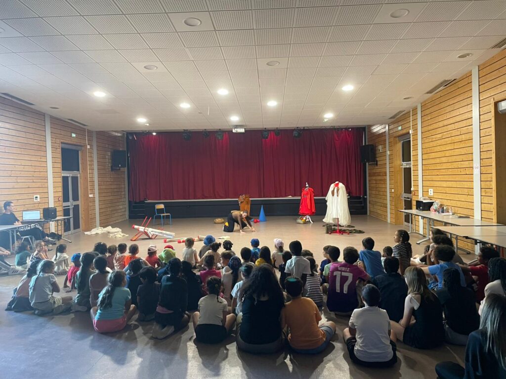 ateliers - performance - vichy- centre social - danse - jeune public - costume